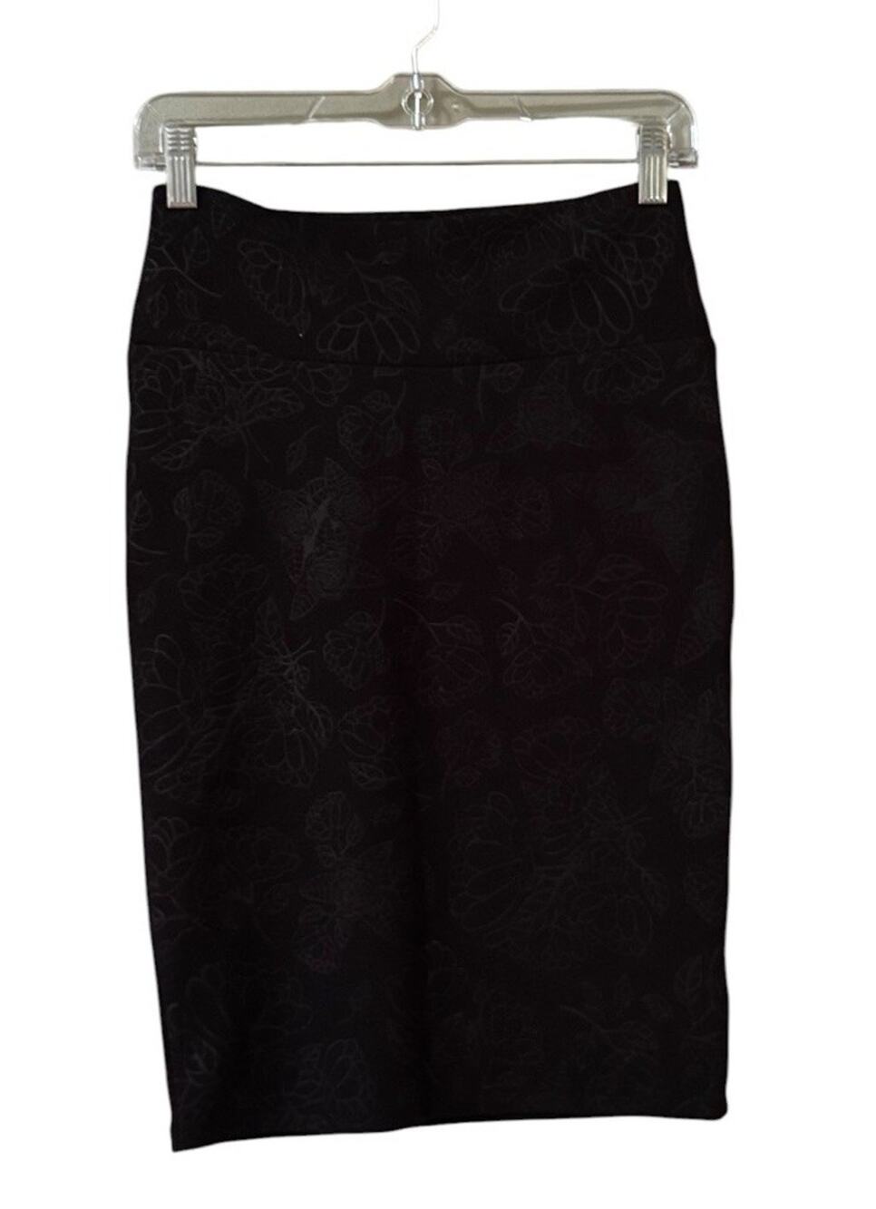 LulaRoe Women Size XS Cassie Skirt Stretch Colorful Shape Fitting Skater Black
